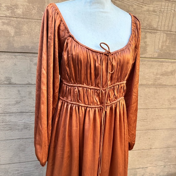 LUSH satin maxi - Picture 7 of 11